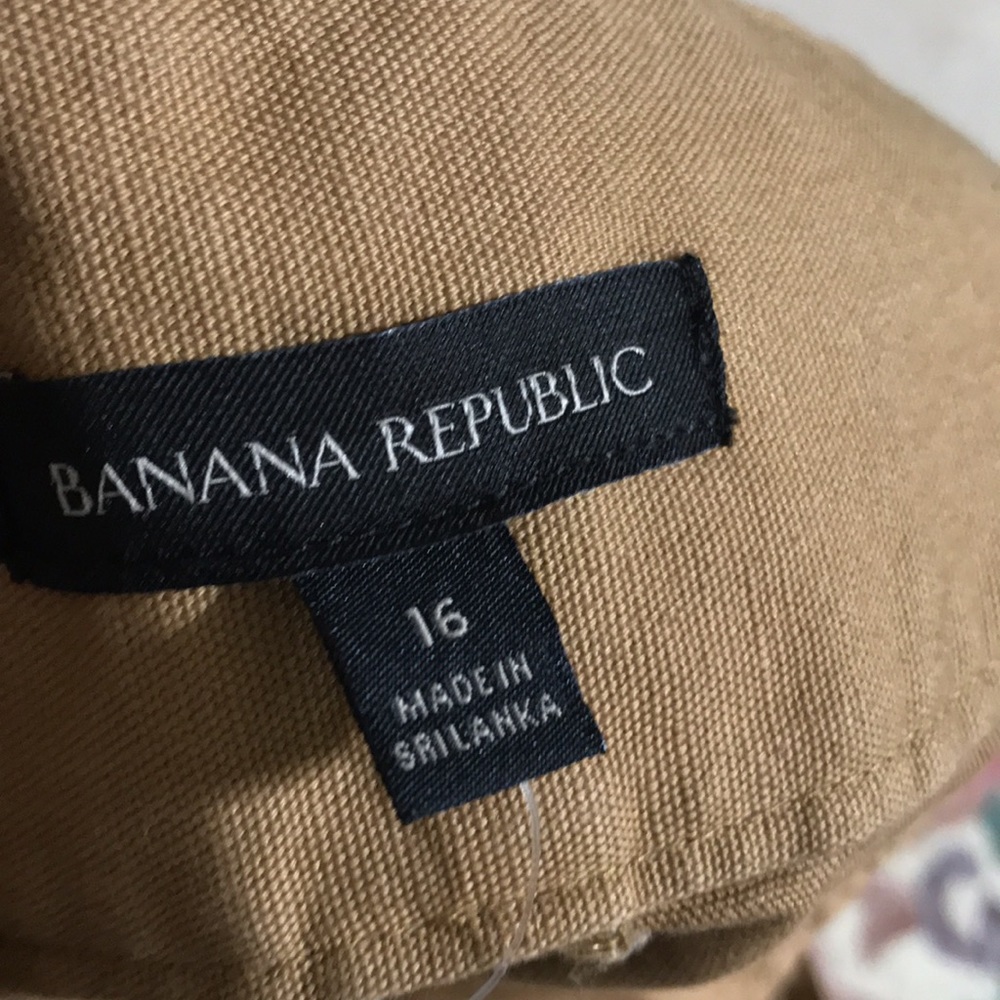 Banana Republic culotte with multi pockets and front buttons closure. NWT - Picture 11 of 12